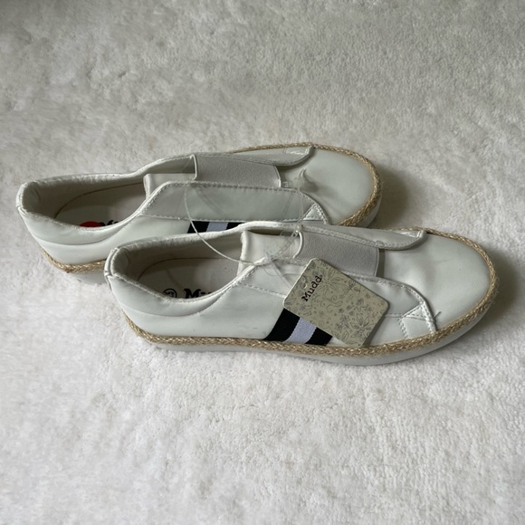 Mudd Beyley Double Stripe Slip On Shoe 8.5 NWT - Picture 4 of 8